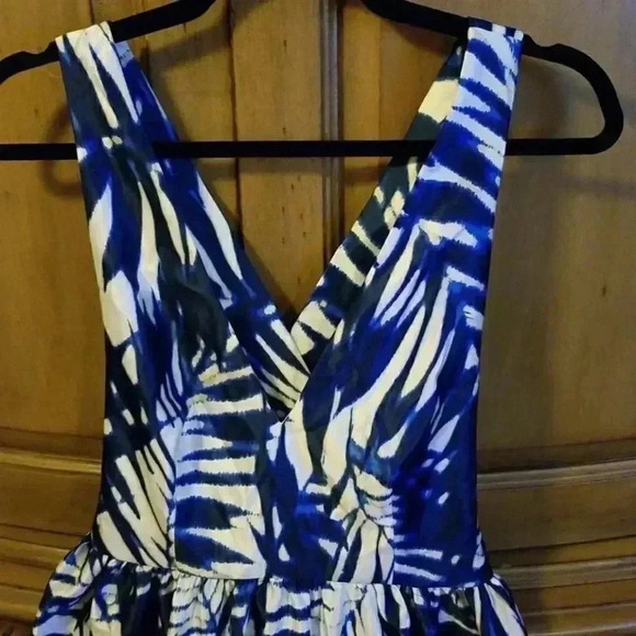 Romeo & juliet Blue/White dress - Picture 2 of 5